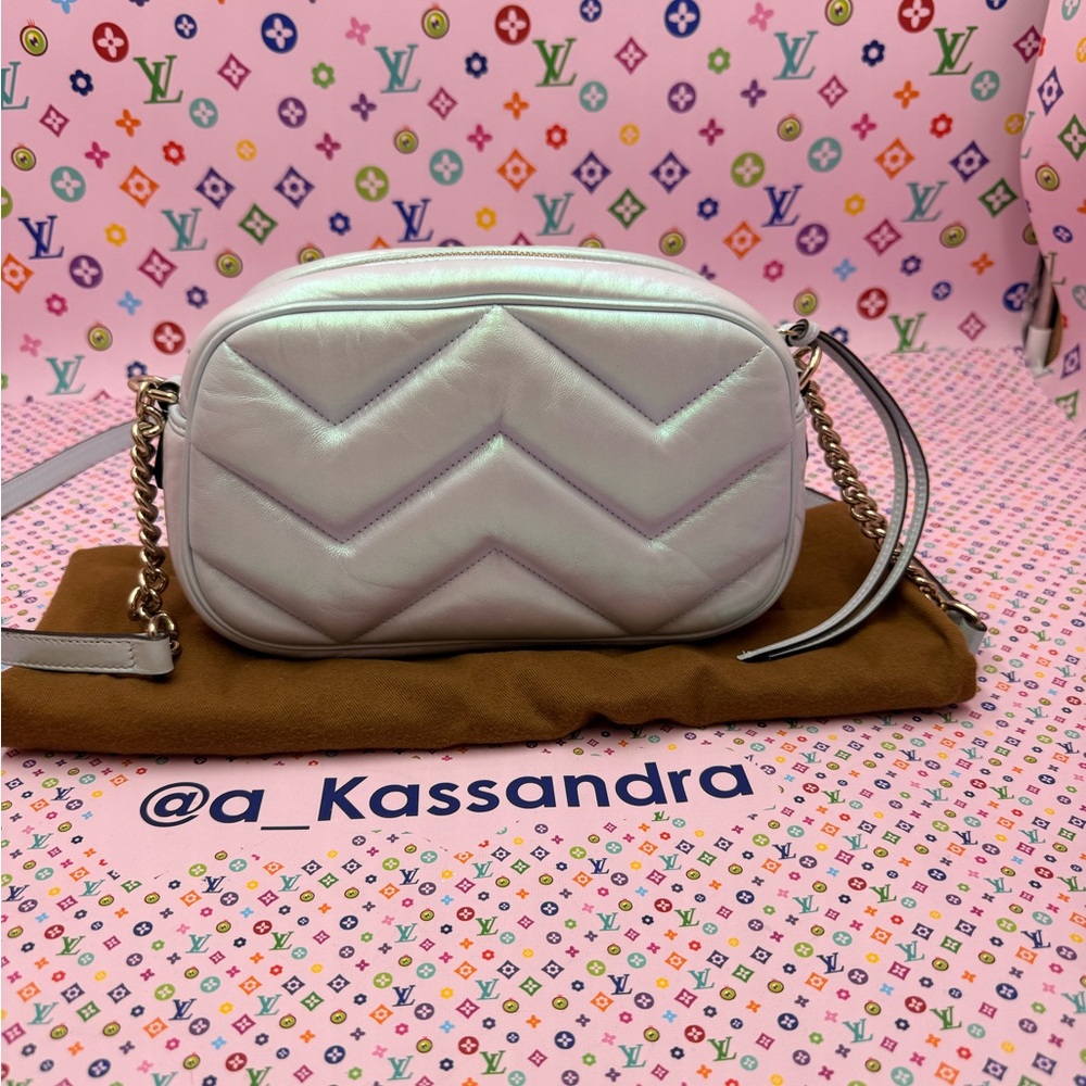 Gucci Iridescent White Crossbody Bag with Gold Accents - Picture 4 of 8